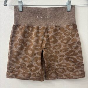 NVGTN Women's Animal Print Bike Shorts - Brown
